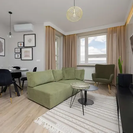 Spacious With Air Conditioning In The Old Town Of By Renters דירה ורשה