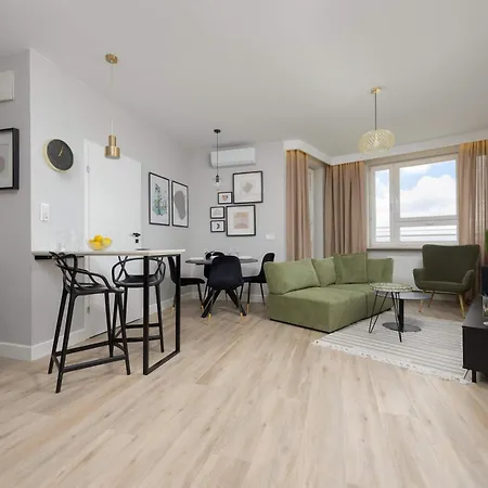 Apartment Spacious With Air Conditioning In The Old Town Of By Renters *