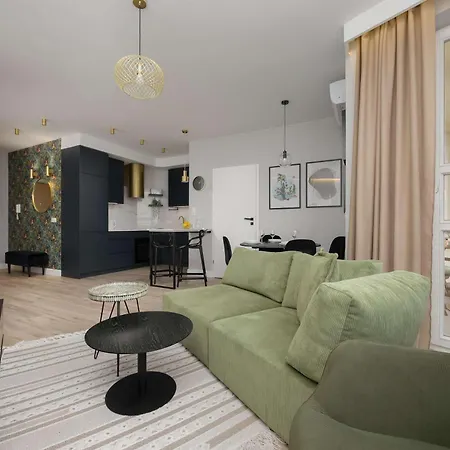 Spacious With Air Conditioning In The Old Town Of By Renters Apartment Warsaw