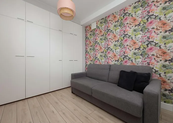 Spacious With Air Conditioning In The Old Town Of By Renters *