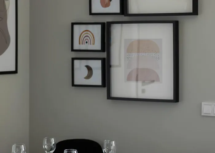 Spacious With Air Conditioning In The Old Town Of By Renters Apartament