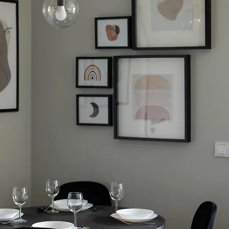 Spacious With Air Conditioning In The Old Town Of By Renters Lägenhet